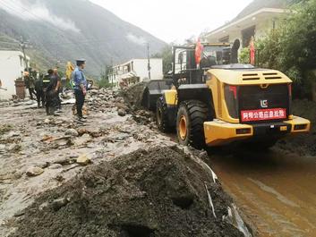 阿坝多地出现暴雨灾情，柳工设备全力应急抢险