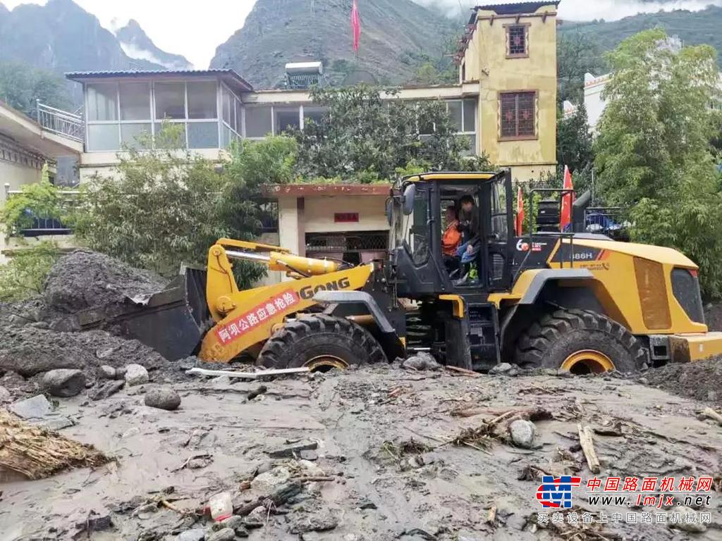 阿坝多地出现暴雨灾情，柳工设备全力应急抢险
