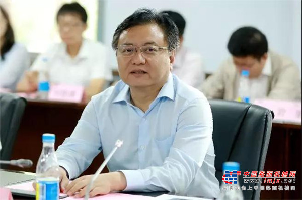 北京市国资委党委书记、主任张贵林一行调研福田雷萨重型机械公司