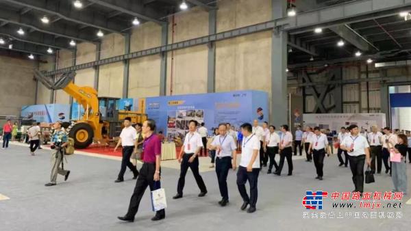 晉工叉裝機亮相第五屆貴州（安順）國際石材博覽會
