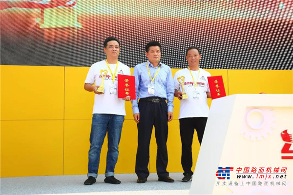 【BICES 2019】共享关怀 智启未来：山东临工精装亮相北京展，红色情爱心在线行动正式启动