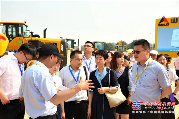 【BICES 2019】共享关怀 智启未来：山东临工精装亮相北京展，红色情爱心在线行动正式启动