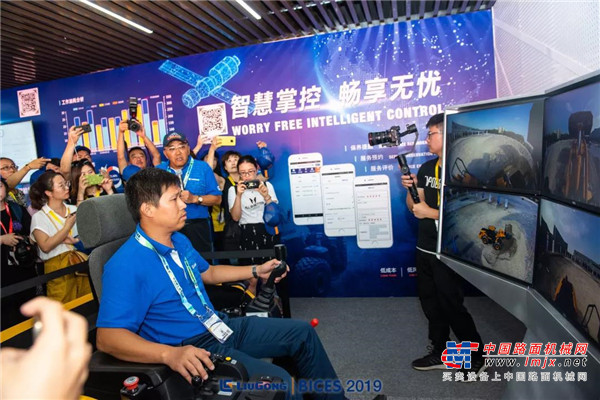 “我的身体在柳州，灵魂在北京”这台装载机成精了吗？
