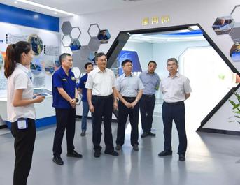 省科技厅副厅长蒋洪一行到徐工汽车参观调研