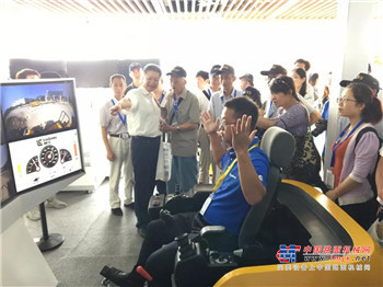 逛柳工 | 展会第二天，柳工宾朋满座！火炎焱燚……