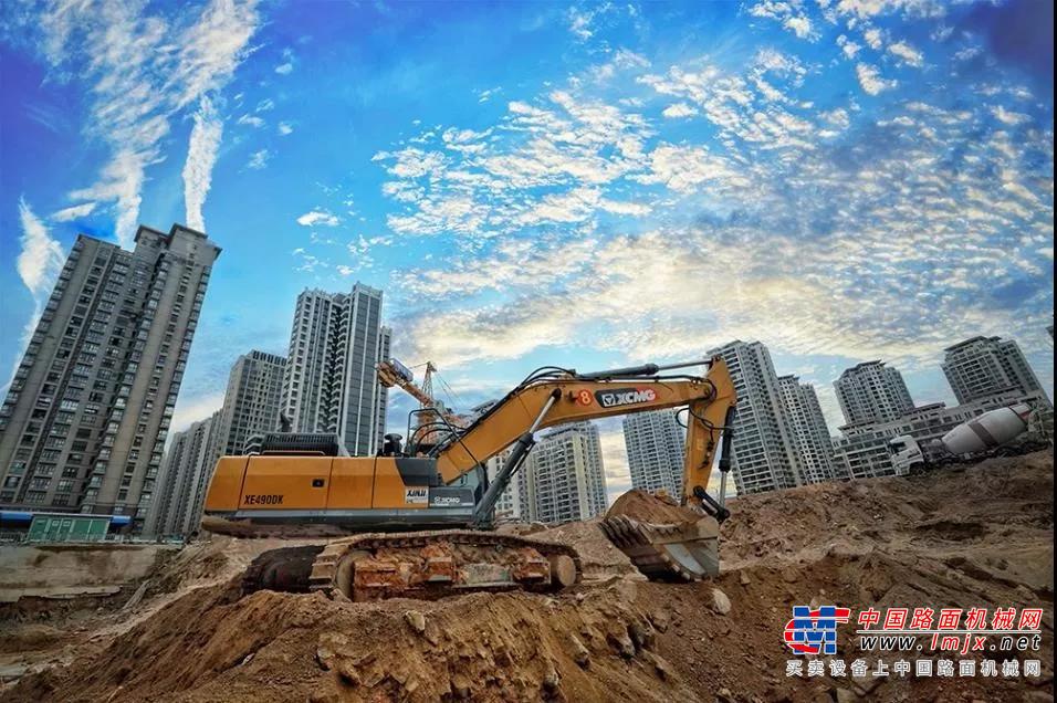 实力登场！徐工三款挖机产品闪耀北京！