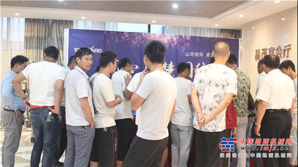 真金不怕火炼 挖机等您体验