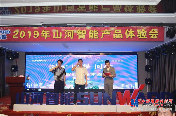 真金不怕火炼 挖机等您体验