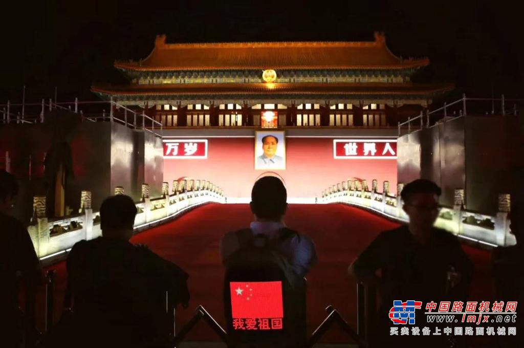 【礼赞70年】连续53年，徐工金完成天安门毛主席画像“换新”工程