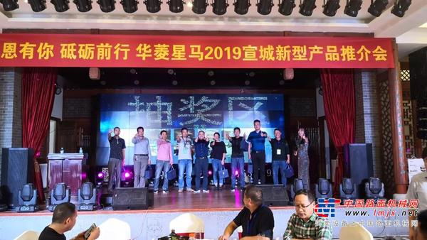 华菱星马轻量化搅拌车、散装车走进宣城