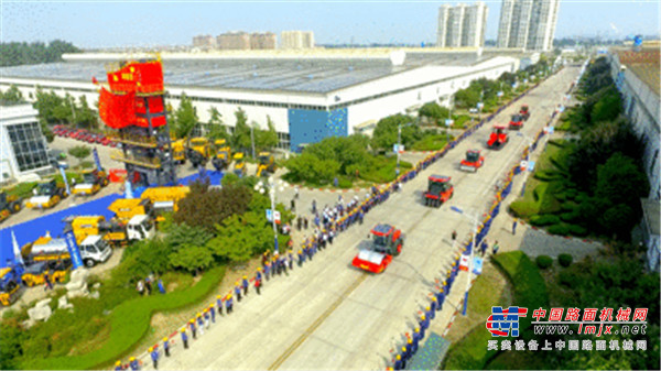 徐工为什么要出中国红尊贵限量版成套道路机械？！