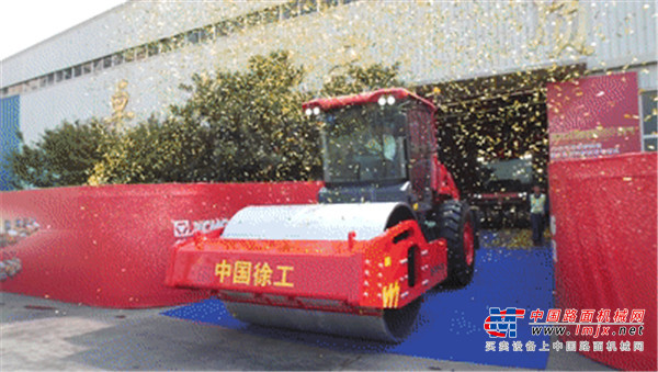 徐工为什么要出中国红尊贵限量版成套道路机械？！
