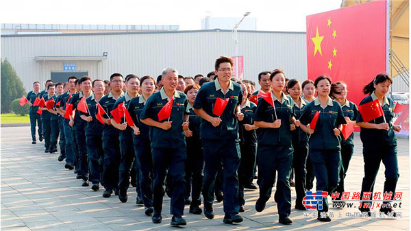 这一刻，燃！| 山推举行庆祝中华人民共和国成立70周年升国旗仪式