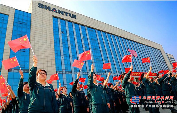 这一刻，燃！| 山推举行庆祝中华人民共和国成立70周年升国旗仪式