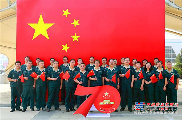 这一刻，燃！| 山推举行庆祝中华人民共和国成立70周年升国旗仪式
