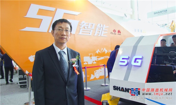 山推副总经理刘春朝：为市场量身打造高智能精品设备！