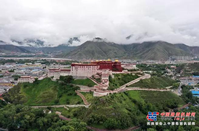 约翰迪尔挖掘机闪耀世界屋脊 建设美丽西藏