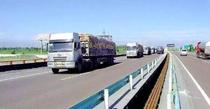 交通部：车辆超限超载50%左右 公路寿命缩短约80%