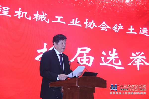 山推股份副总经理刘春朝出席2019年铲运机械协会年会并演讲