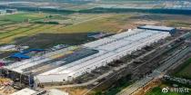特斯拉上海超级工厂量产在即，徐工起重机再交亮眼答卷