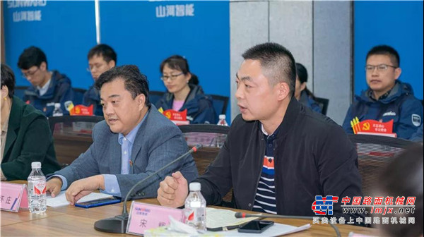山河智能举行主题教育学习研讨会暨员工活动中心揭幕仪式