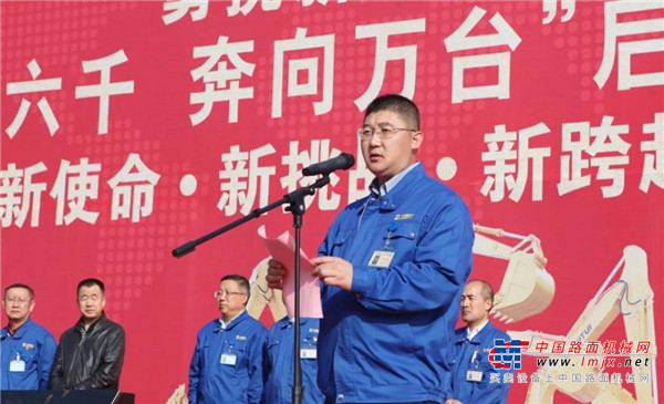 山推挖掘机奔向万台俱乐部！提前完成山东重工123战略！