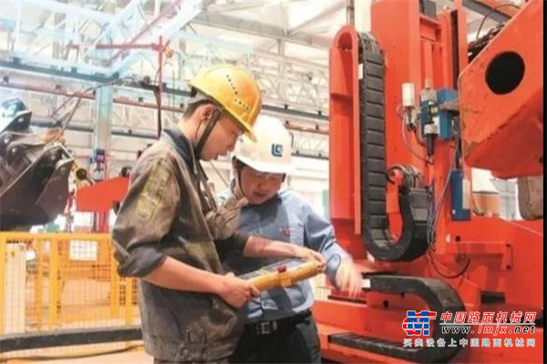 喜讯 | 柳工廖国锋工作室荣获国家级技能大师工作室称号