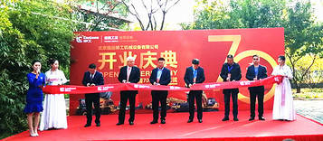 现场交付8台柳工装载机  北京瑞远柳工开业大吉