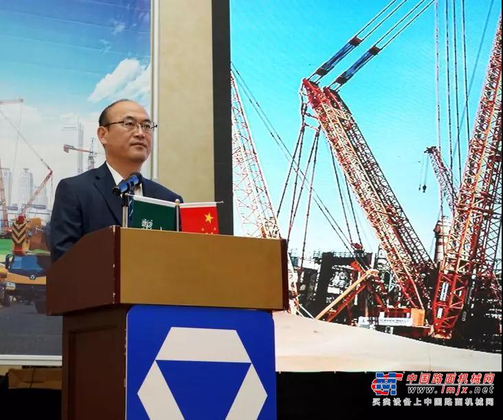 境外拿下1926吨巨塔！徐工4000吨一号车在沙特到底有多火！