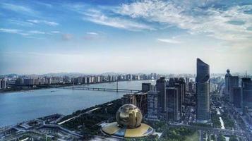 “柳工兵团” 助力大美杭州地铁建设