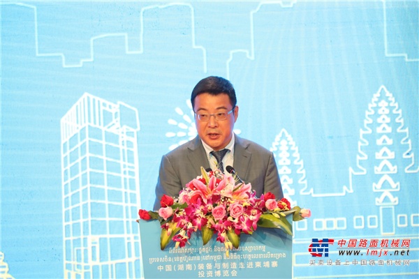中联农业机械股份有限公司董事长熊焰明发表致辞