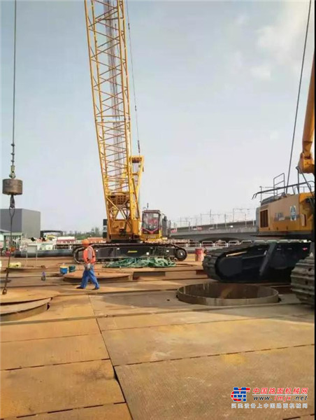 徐工XR550D现身钱塘桥新建大桥现场，助力杭州地铁踏浪“飞渡”