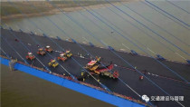 武汉青山长江桥完美铺装 中大机械长江最宽桥创19.5米摊铺新纪录