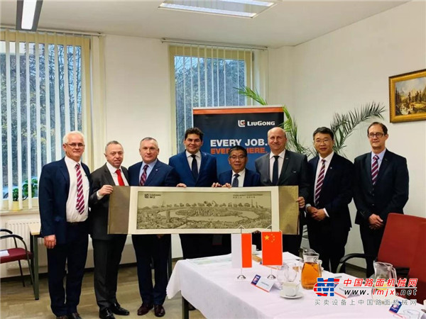 柳工欧洲经销商年会在波兰召开，推动“五个计划”落地，奠定发展基石