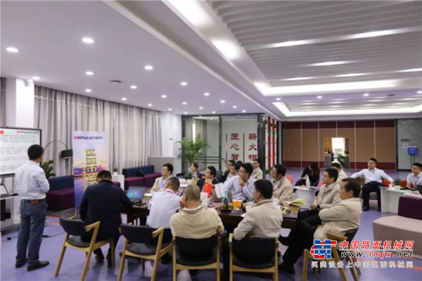 快讯丨深耕市场、深挖潜力 南方路机区域市场论坛圆满闭幕