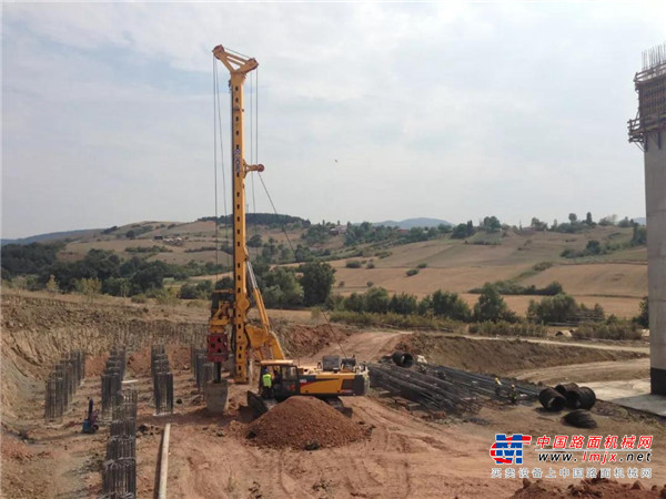 徐工XR220D显身手 助力鹰潭产业园大建设
