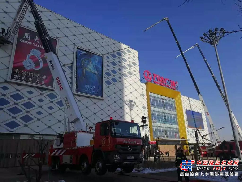 徐工成套化消防装备助力包头市实战拉动演练