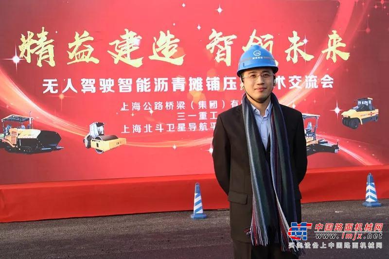 全球首秀丨三一无人驾驶智能摊铺及压实施工燃爆上海滩