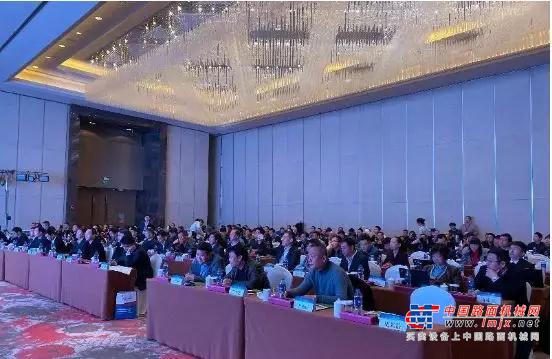 行稳致远 | 安徽柳工荣获高质量发展行业贡献企业奖