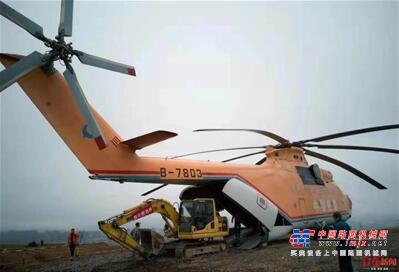 涼山最後的“無公路村”修路 “巨無霸”直升機空運挖掘機進現場
