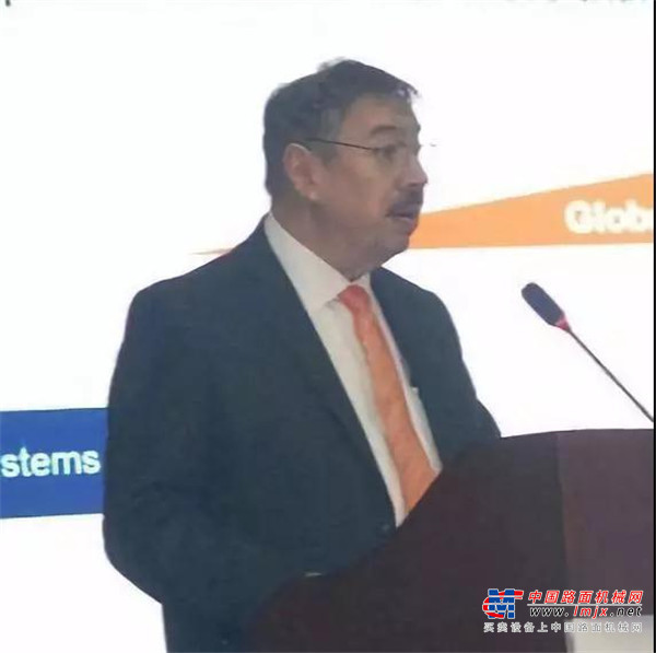 柳工高管与百余名企业家代表分享交流国际化经验