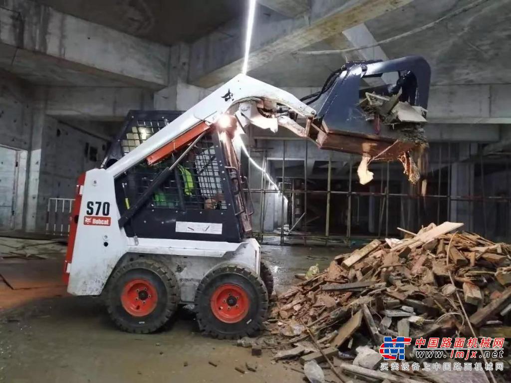 ​2分钟，看懂“卖火了”的山猫S70滑移装载机