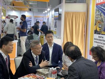 山河绿闪耀印度工程机械展