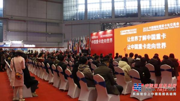共商 共建 共享 華菱星馬拳頭產品亮相2019中國國際重型卡車交易會