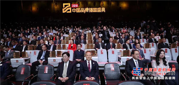 徐工荣膺“2019中国品牌强国盛典榜样100品牌”，王民在现场这样表示