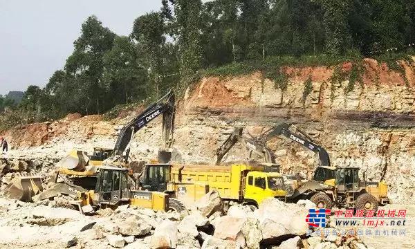 約翰迪爾：30噸級的挖掘機，老司機都開過