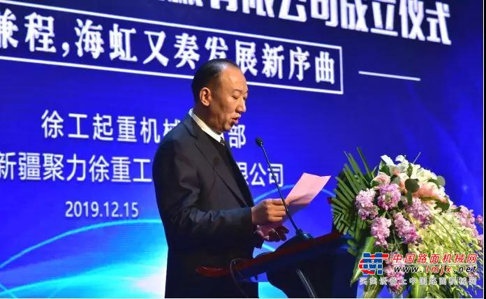 15年领跑中国起重机，两年位居全球前二，徐工，向全球轮式起重机第一发起冲击