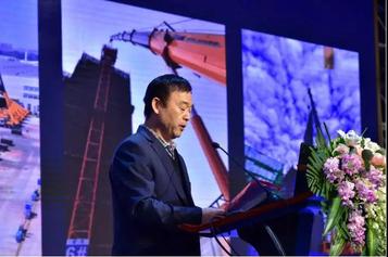 15年领跑中国起重机，两年位居全球前二，徐工，向全球轮式起重机第一发起冲击