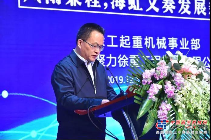 15年领跑中国起重机，两年位居全球前二，徐工，向全球轮式起重机第一发起冲击