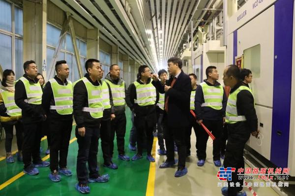 甘肃客户走进华菱星马参观考察